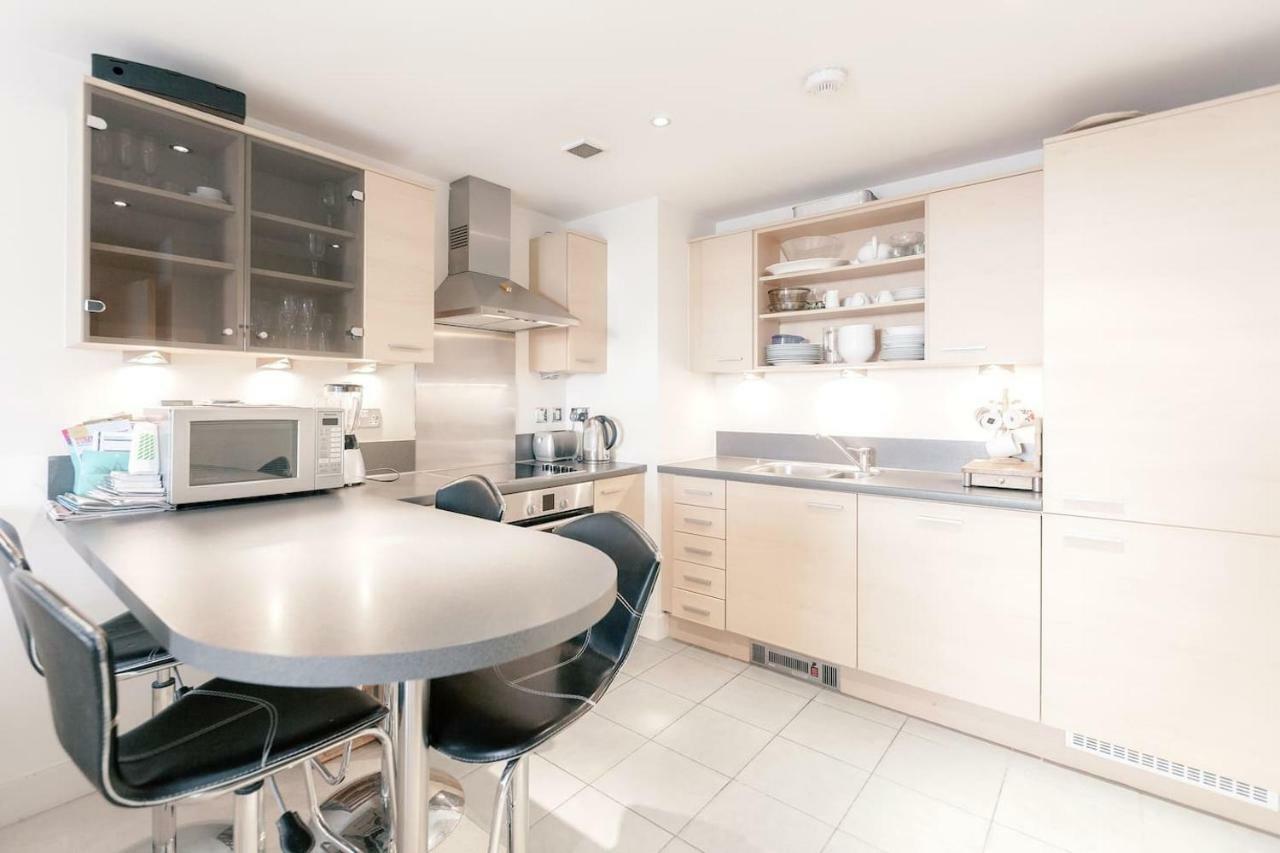 Chelsea / Imperial Wharf - Bright, Modern, Sunset View *