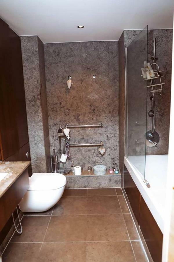 Mahogany House, Imperial Wharf Appartement