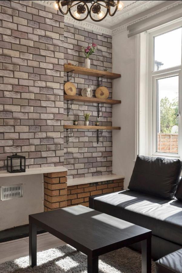 89 Mayes Road * Londres
