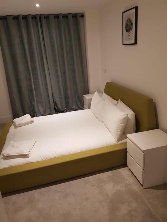 High View Two Bedroom In Woolwich Apartment