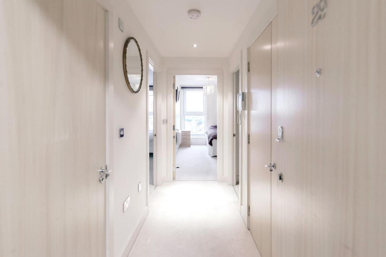 Chelsea / Imperial Wharf - Bright, Modern, Sunset View Appartement Londen