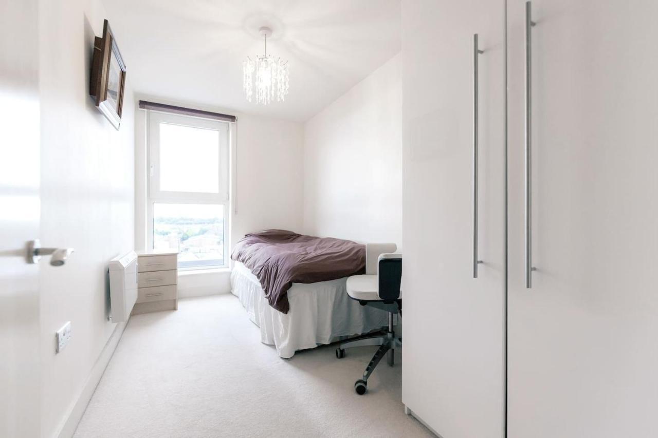 Chelsea / Imperial Wharf - Bright, Modern, Sunset View Appartement *