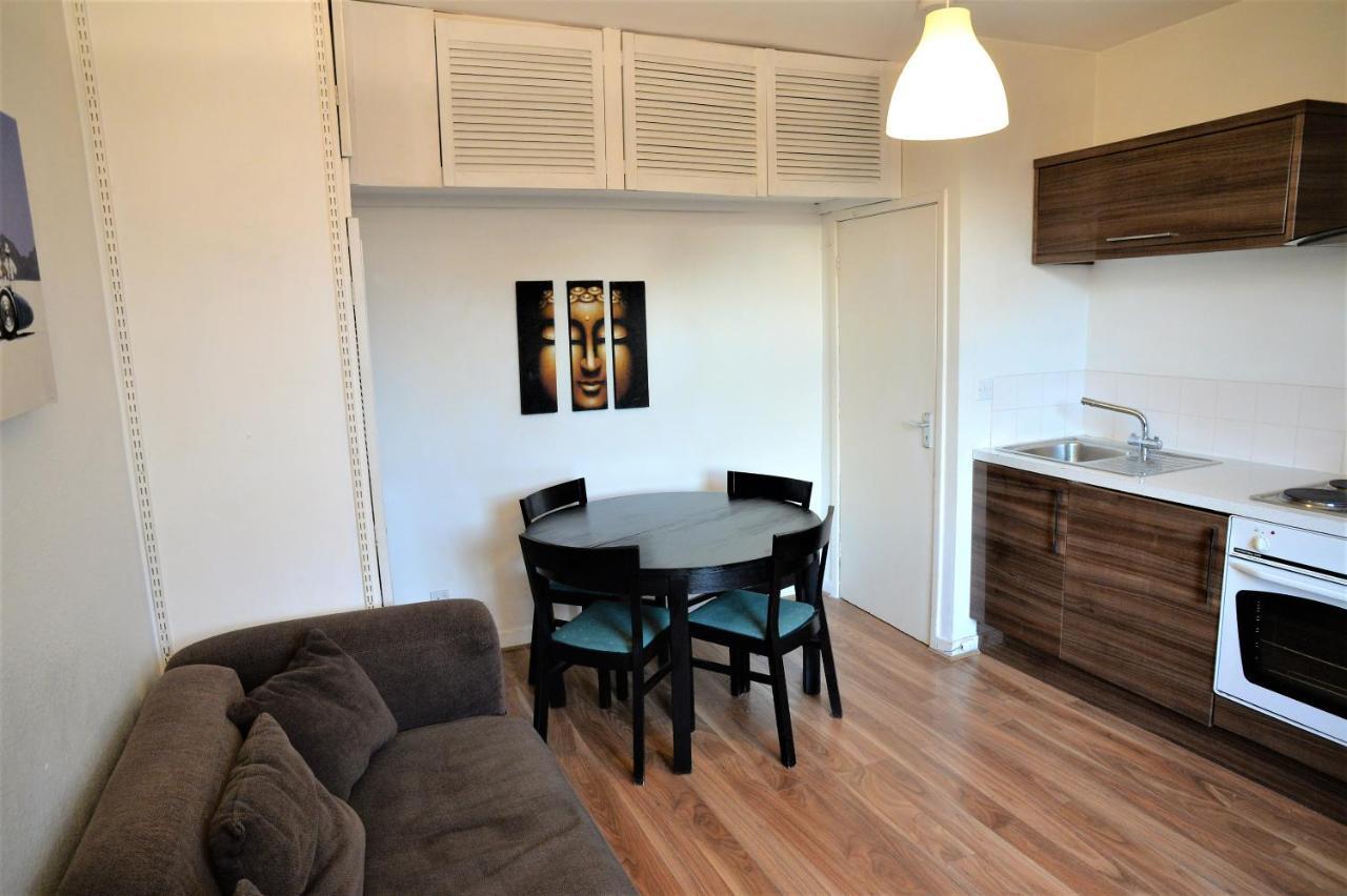 Near Hyde Park Sleeps 4 Londres