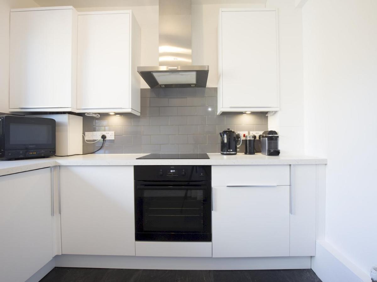 Spacious Flat In South With Balcony - Pass The Keys Appartement Londen