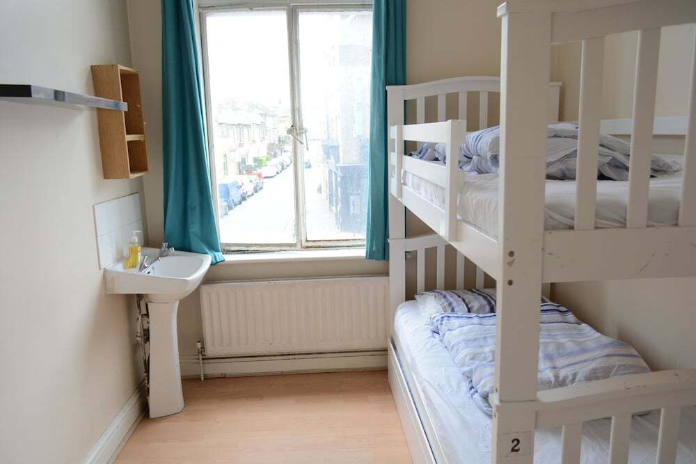 New Cross Hostal