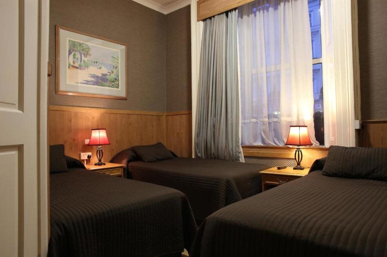 Huttons Hotel, Victoria Hotel
