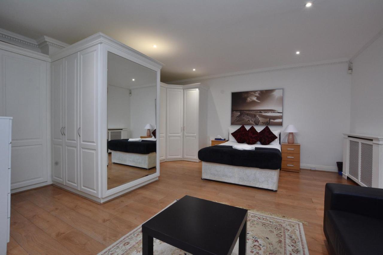 Hyde Park Gate Hostal *