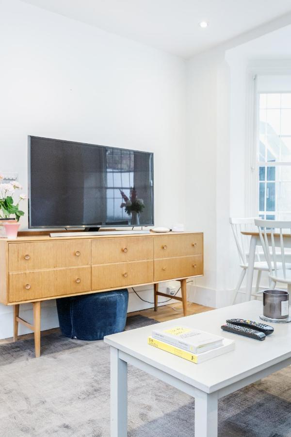 Bonnington Gardens - 1 Bed Open Plan Basement Flat * London