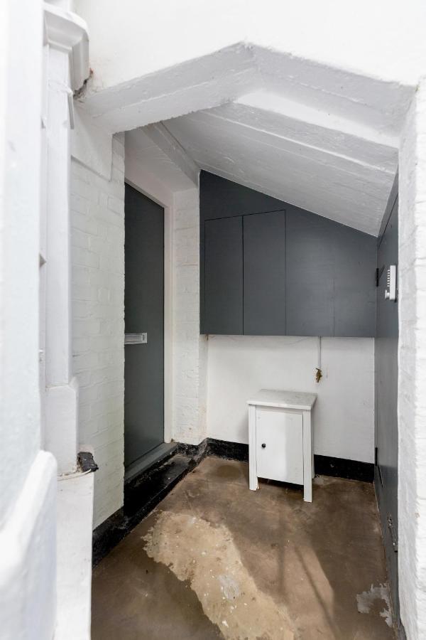 Bonnington Gardens - 1 Bed Open Plan Basement Flat Apartment *
