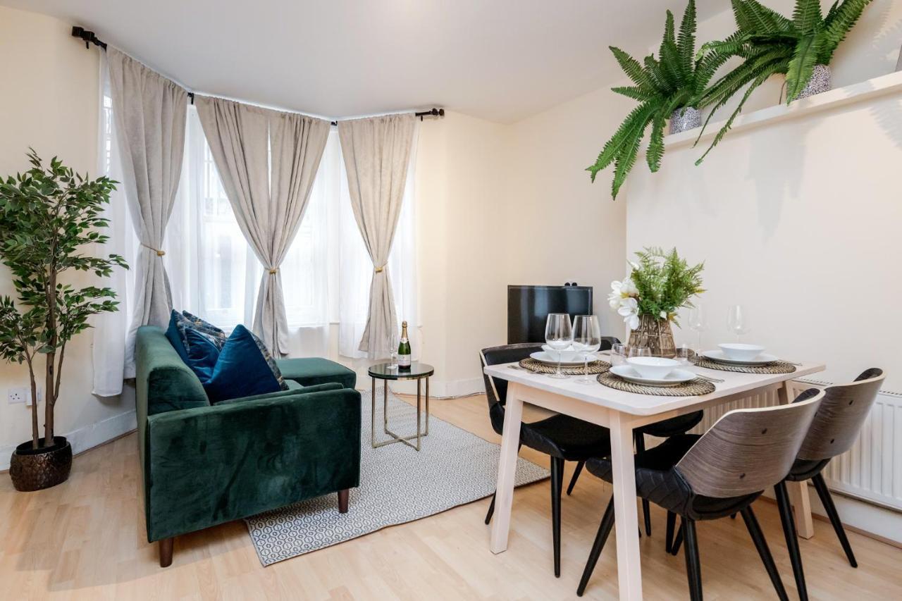 Elegant Kensington With Patio *