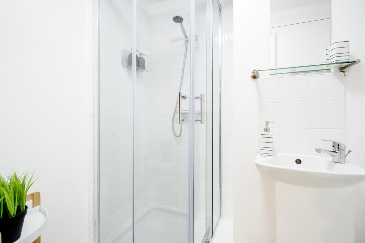 Elegant Kensington With Patio Londres
