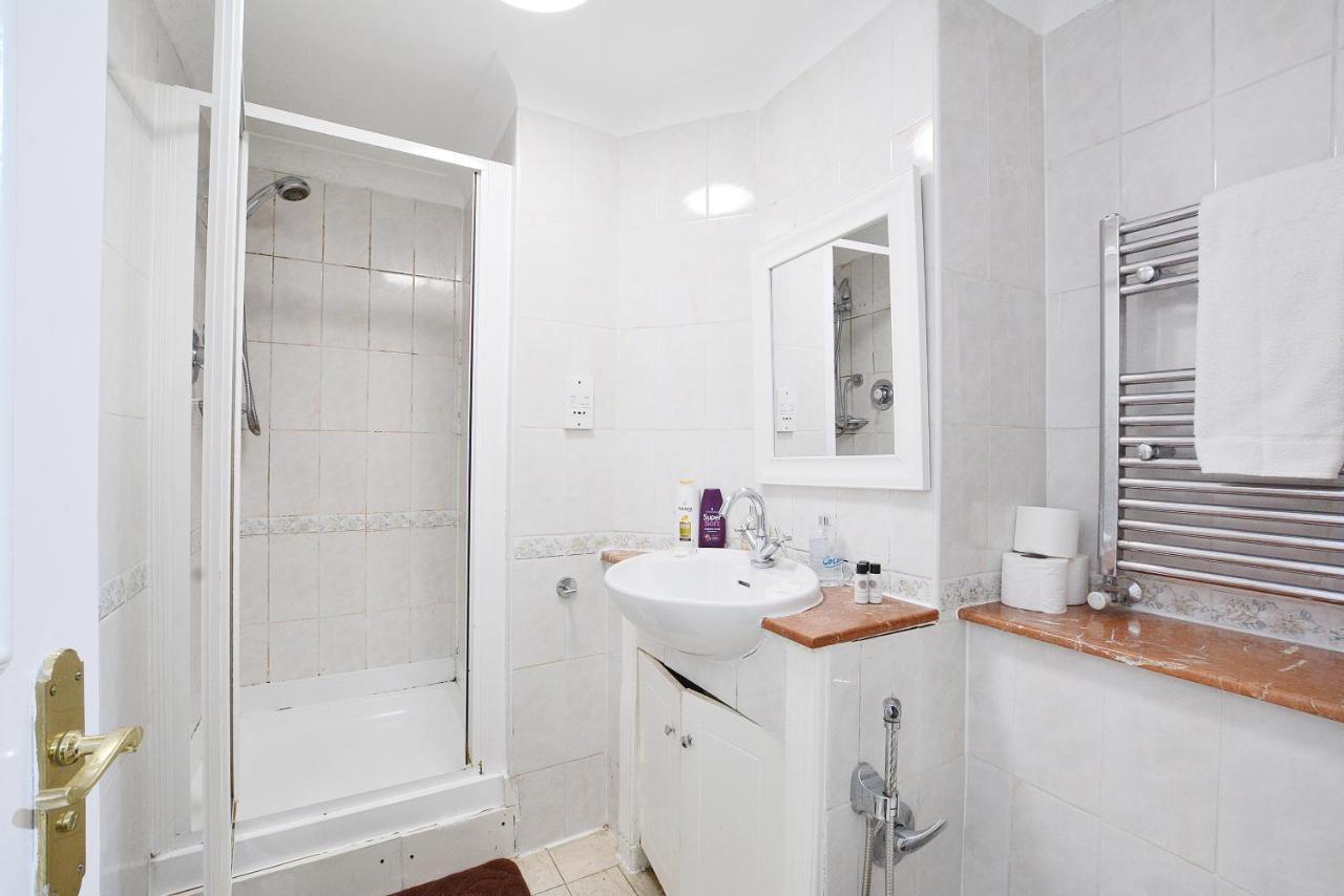 Hyde Park Gate Hostal